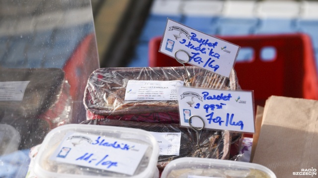 Fot. Kamila Kozioł [Radio Szczecin] Bazarek na Bronowickiej. "Są pierogi z serem, naleśniki, gołąbeczki, kopytka..." [WIDEO, ZDJĘCIA]