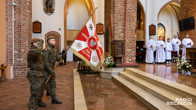 Fot. Robert Stachnik [Radio Szczecin] W szczecińskiej bazylice oddano hołd żołnierzom Armii Krajowej [ZDJĘCIA]