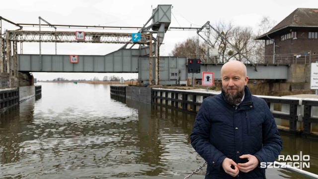 Fot. Robert Stachnik [Radio Szczecin] Kolejne elementy mostu w Podjuchach są rozbierane [WIDEO, ZDJĘCIA]