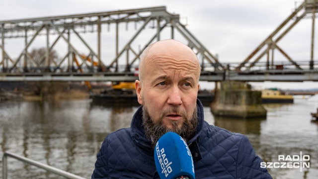Fot. Robert Stachnik [Radio Szczecin] Kolejne elementy mostu w Podjuchach są rozbierane [WIDEO, ZDJĘCIA]