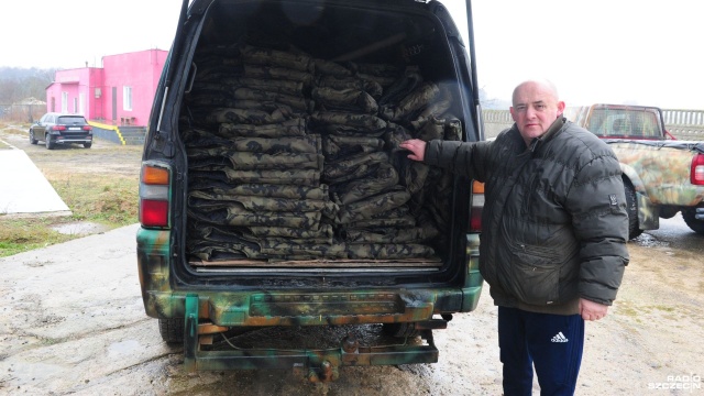 Fot. Marcin Kokolus [Radio Szczecin] Przerabia auta na wozy bojowe i sam zawozi na Ukrainę [ZDJĘCIA]