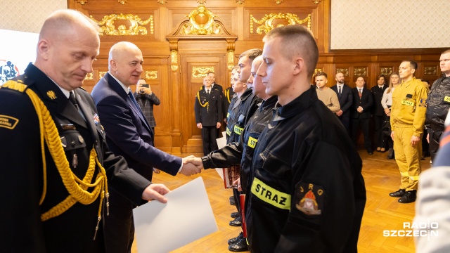Fot. Robert Stachnik [Radio Szczecin] Kilkudziesięciu strażaków gotowych do służby [WIDEO, ZDJĘCIA]