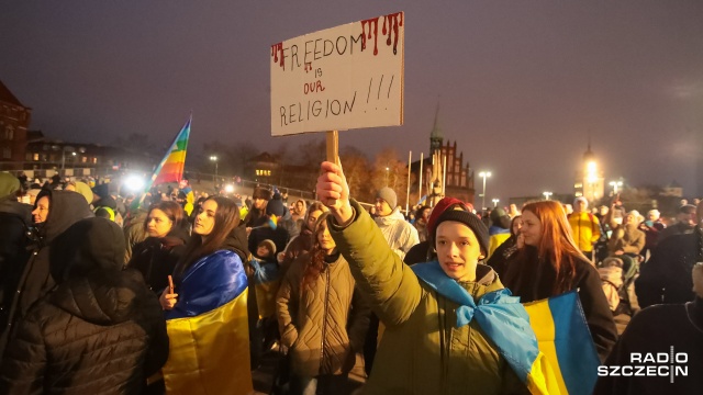 Fot. Robert Stachnik [Radio Szczecin] Szczecinianie manifestują sprzeciw wobec reżimu Putina [WIDEO, ZDJĘCIA]
