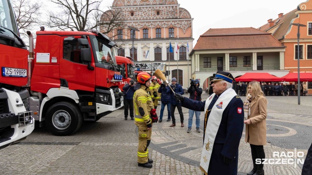 Fot. Robert Stachnik [Radio Szczecin] Nowe wozy strażackie dla Stargardu [WIDEO, ZDJĘCIA]