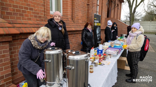 Fot. Robert Stachnik [Radio Szczecin] "Paczki to tylko pretekst, żeby się spotkać. Pomagamy kombatantom cały rok" [WIDEO, ZDJĘCIA]