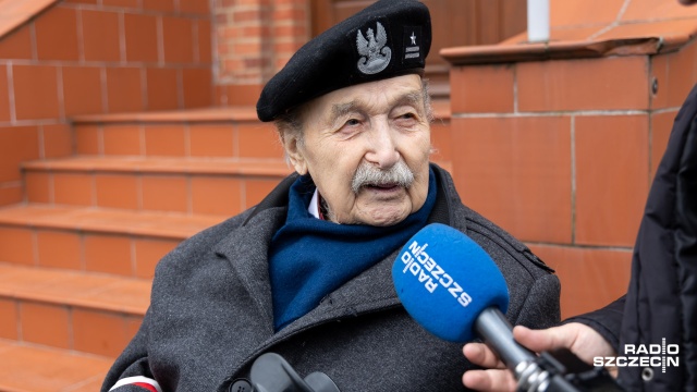 Fot. Robert Stachnik [Radio Szczecin] "Paczki to tylko pretekst, żeby się spotkać. Pomagamy kombatantom cały rok" [WIDEO, ZDJĘCIA]