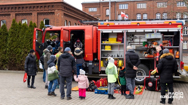 Fot. Robert Stachnik [Radio Szczecin] "Paczki to tylko pretekst, żeby się spotkać. Pomagamy kombatantom cały rok" [WIDEO, ZDJĘCIA]