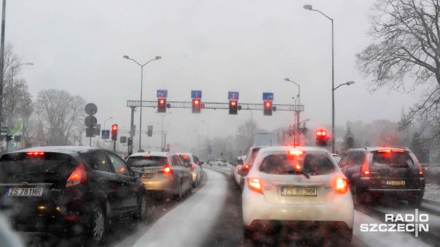 Fot. Robert Stachnik [Radio Szczecin] Powrót zimy, problem na drogach regionu [WIDEO, ZDJĘCIA]