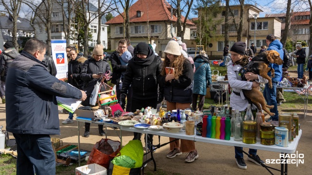 Fot. Robert Stachnik [Radio Szczecin] Przedświąteczny targ na Pogodnie. Towary przynieśli mieszkańcy [WIDEO, ZDJĘCIA]