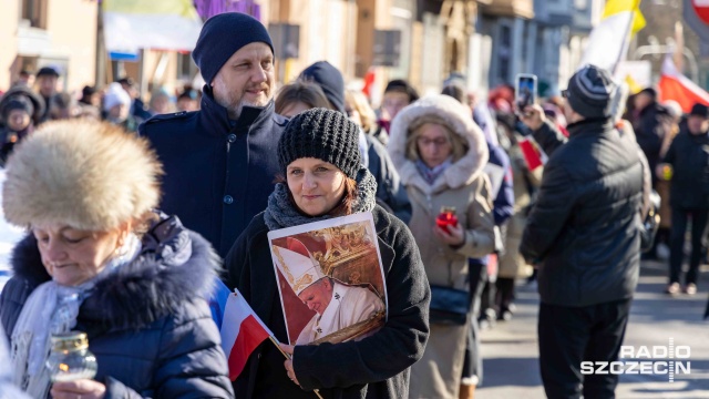Fot. Robert Stachnik [Radio Szczecin] Tłumy szczecinian na Marszu Papieskim [WIDEO, DUŻO ZDJĘĆ]