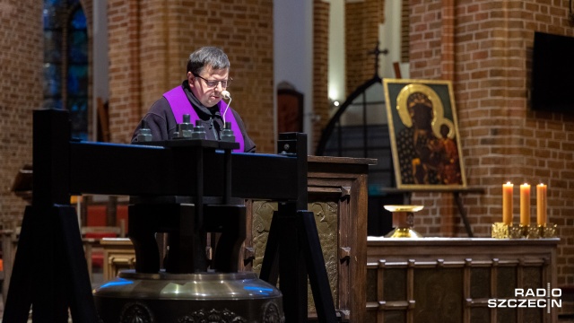 Fot. Robert Stachnik [Radio Szczecin] Kończą się rekolekcje w szczecińskiej katedrze [WIDEO, ZDJĘCIA]