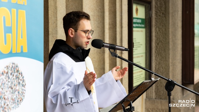 Fot. Robert Stachnik [Radio Szczecin] Szczecin maszeruje ze święconką w koszyku [WIDEO, ZDJĘCIA]