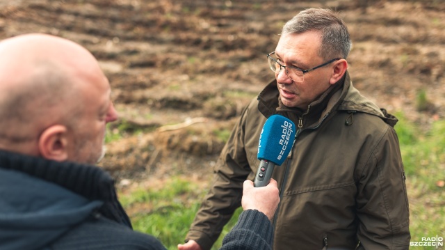 Fot. Jakub Niwa Dzieci zasadziły tysiące sosen. Ten las będzie rósł 100 lat [ZDJĘCIA, WIDEO]