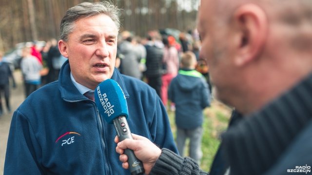 Fot. Jakub Niwa Dzieci zasadziły tysiące sosen. Ten las będzie rósł 100 lat [ZDJĘCIA, WIDEO]