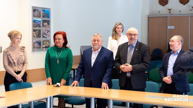 Fot. Robert Stachnik [Radio Szczecin] Remont dróg w powiecie gryfińskim. Są pieniądze, umowa podpisana [WIDEO, ZDJĘCIA]