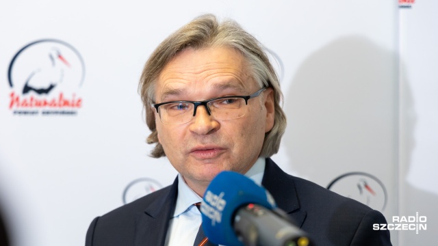 Fot. Robert Stachnik [Radio Szczecin] Remont dróg w powiecie gryfińskim. Są pieniądze, umowa podpisana [WIDEO, ZDJĘCIA]