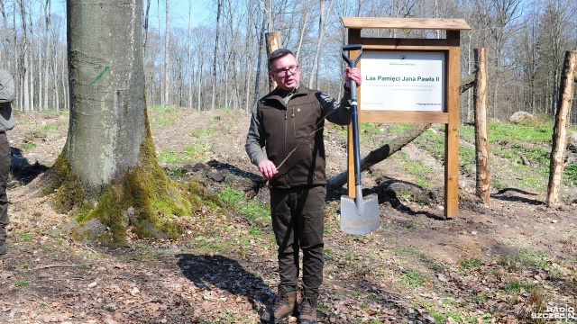 Fot. Marcin Kokolus [Radio Szczecin] Zasadzili kolejny las papieski w naszym regionie [ZDJĘCIA]