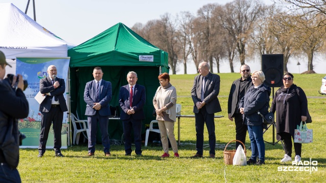 Fot. Robert Stachnik [Radio Szczecin] Wystawa w Barzkowicach. Kiermasz ogrodniczy, rękodzieło, miody [WIDEO, ZDJĘCIA]
