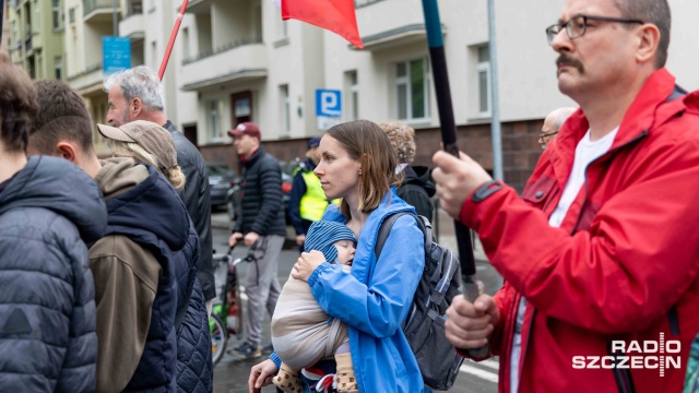 Fot. Robert Stachnik [Radio Szczecin] Marsz dla Życia. "Przychodzimy powiedzieć, że życie jest darem, że jest cudem" [WIDEO, ZDJĘCIA, AKTUALIZACJA]