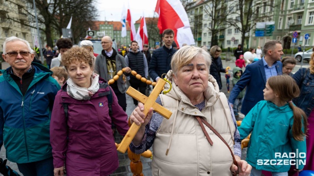 Fot. Robert Stachnik [Radio Szczecin] Marsz dla Życia. "Przychodzimy powiedzieć, że życie jest darem, że jest cudem" [WIDEO, ZDJĘCIA, AKTUALIZACJA]