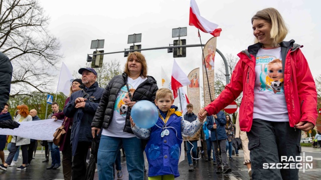 Fot. Robert Stachnik [Radio Szczecin] Marsz dla Życia. "Przychodzimy powiedzieć, że życie jest darem, że jest cudem" [WIDEO, ZDJĘCIA, AKTUALIZACJA]