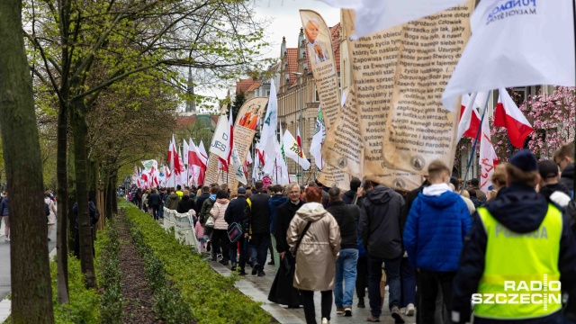 Fot. Robert Stachnik [Radio Szczecin] Marsz dla Życia. "Przychodzimy powiedzieć, że życie jest darem, że jest cudem" [WIDEO, ZDJĘCIA, AKTUALIZACJA]