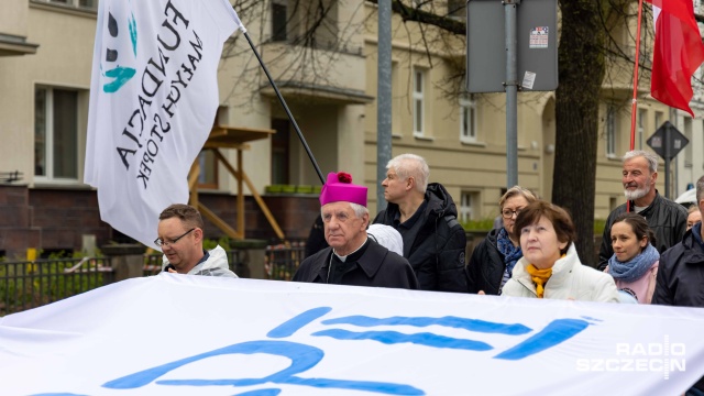 Fot. Robert Stachnik [Radio Szczecin] Marsz dla Życia. "Przychodzimy powiedzieć, że życie jest darem, że jest cudem" [WIDEO, ZDJĘCIA, AKTUALIZACJA]