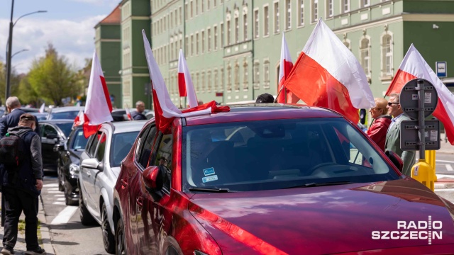 Fot. Robert Stachnik [Radio Szczecin] Biało-czerwona kawalkada na ulicach Szczecina [WIDEO, ZDJĘCIA]