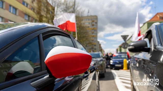 Fot. Robert Stachnik [Radio Szczecin] Biało-czerwona kawalkada na ulicach Szczecina [WIDEO, ZDJĘCIA]