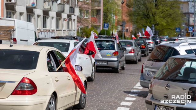 Fot. Robert Stachnik [Radio Szczecin] Biało-czerwona kawalkada na ulicach Szczecina [WIDEO, ZDJĘCIA]