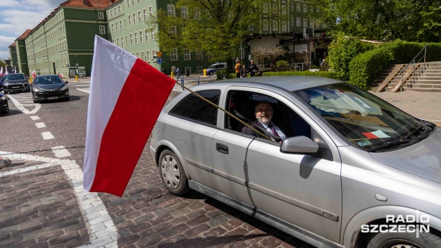 Fot. Robert Stachnik [Radio Szczecin] Biało-czerwona kawalkada na ulicach Szczecina [WIDEO, ZDJĘCIA]