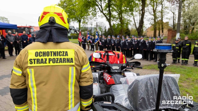 Fot. Robert Stachnik [Radio Szczecin] OSP w Mostkowie ma nowy sprzęt. "Tu nie są ważne podziały polityczne" [WIDEO, ZDJĘCIA]