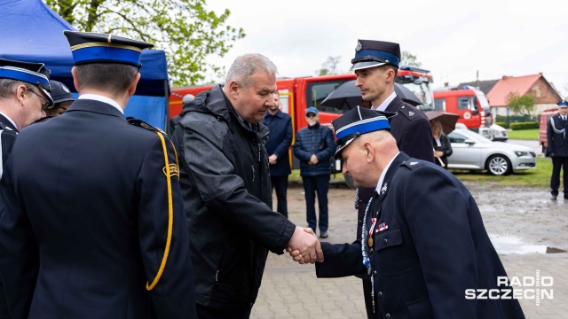 Fot. Robert Stachnik [Radio Szczecin] OSP w Mostkowie ma nowy sprzęt. "Tu nie są ważne podziały polityczne" [WIDEO, ZDJĘCIA]