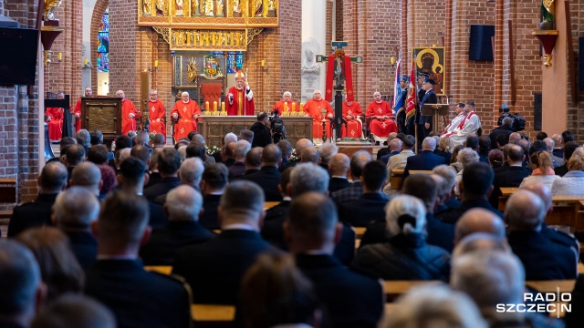 Fot. Robert Stachnik [Radio Szczecin] Nowa kaplica w katedrze. Strażacy świętują [ZDJĘCIA]