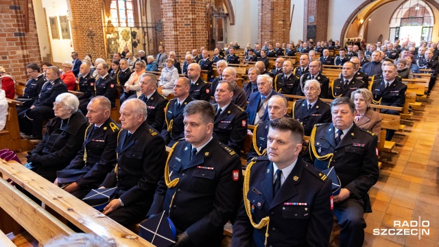 Fot. Robert Stachnik [Radio Szczecin] Nowa kaplica w katedrze. Strażacy świętują [ZDJĘCIA]