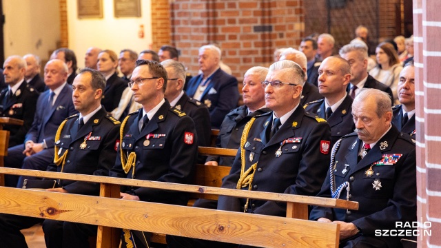 Fot. Robert Stachnik [Radio Szczecin] Nowa kaplica w katedrze. Strażacy świętują [ZDJĘCIA]