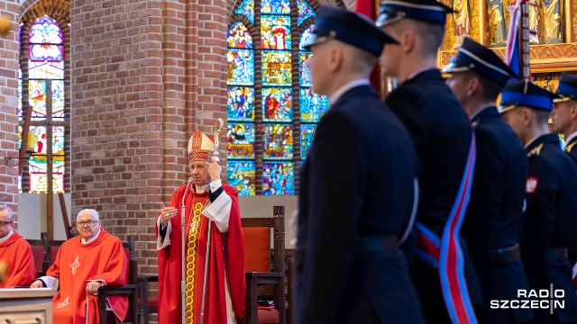 Fot. Robert Stachnik [Radio Szczecin] Nowa kaplica w katedrze. Strażacy świętują [ZDJĘCIA]
