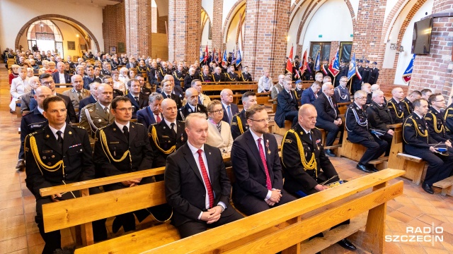 Fot. Robert Stachnik [Radio Szczecin] Nowa kaplica w katedrze. Strażacy świętują [ZDJĘCIA]