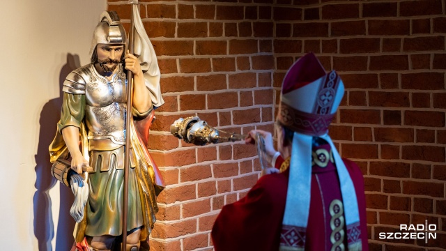 Fot. Robert Stachnik [Radio Szczecin] Nowa kaplica w katedrze. Strażacy świętują [ZDJĘCIA]