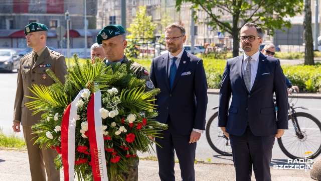 Fot. Robert Stachnik [Radio Szczecin] Upamiętnili rocznicę śmierci Marszałka [WIDEO, ZDJĘCIA]