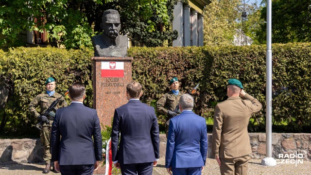 Fot. Robert Stachnik [Radio Szczecin] Upamiętnili rocznicę śmierci Marszałka [WIDEO, ZDJĘCIA]