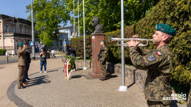 Fot. Robert Stachnik [Radio Szczecin] Upamiętnili rocznicę śmierci Marszałka [WIDEO, ZDJĘCIA]