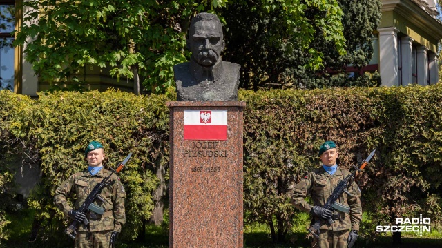 Fot. Robert Stachnik [Radio Szczecin] Upamiętnili rocznicę śmierci Marszałka [WIDEO, ZDJĘCIA]