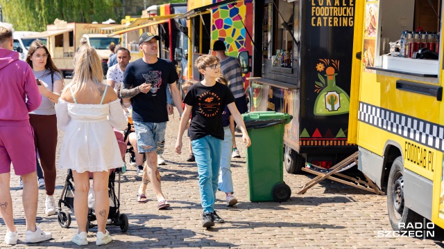 Fot. Robert Stachnik [Radio Szczecin] Festiwal foodtrucków na Wałach Chrobrego [ZDJĘCIA]