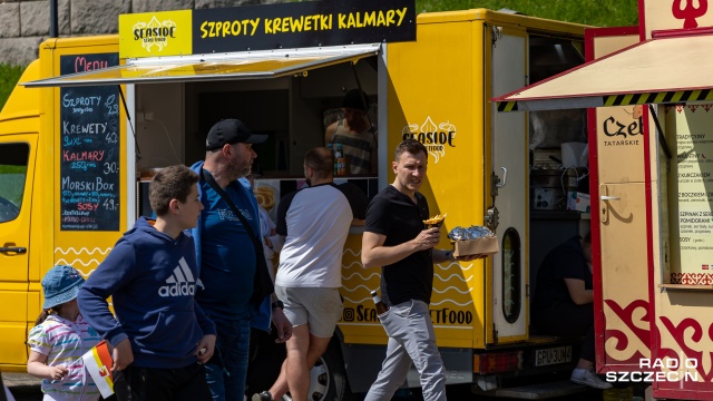 Fot. Robert Stachnik [Radio Szczecin] Festiwal foodtrucków na Wałach Chrobrego [ZDJĘCIA]