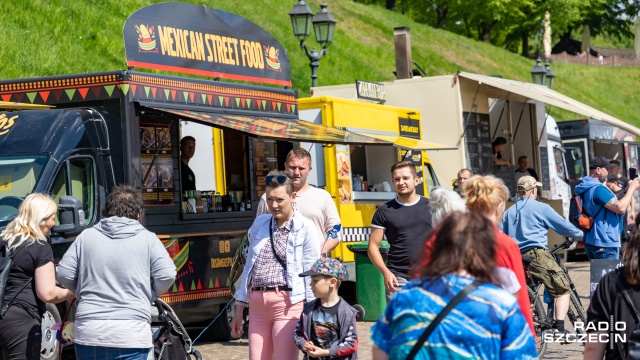 Fot. Robert Stachnik [Radio Szczecin] Festiwal foodtrucków na Wałach Chrobrego [ZDJĘCIA]