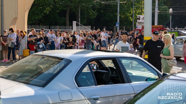 Fot. Robert Stachnik [Radio Szczecin] Noc Muzeów w Szczecinie. Kolejka nie mieściła się na dziedzińcu [WIDEO, ZDJĘCIA]