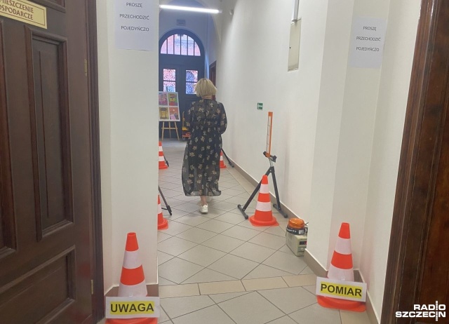 Z kolei w Okręgowym Urzędzie Miar w Szczecinie można było zobaczyć wzorce masy, wagi, taksometry, miary długości i wiele więcej. Fot. Marcin Kokolus [Radio Szczecin] Noc Muzeów w Szczecinie. Kolejka nie mieściła się na dziedzińcu [WIDEO, ZDJĘCIA]
