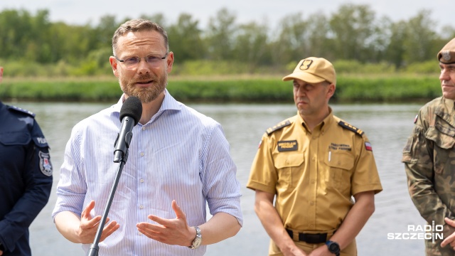 Fot. Robert Stachnik [Radio Szczecin] Odra pod ścisłą kontrolą. Wojewoda: "jest bezpiecznie" [WIDEO, ZDJĘCIA]