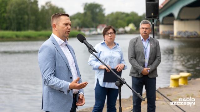 Fot. Robert Stachnik [Radio Szczecin] Odra pod ścisłą kontrolą. Wojewoda: "jest bezpiecznie" [WIDEO, ZDJĘCIA]